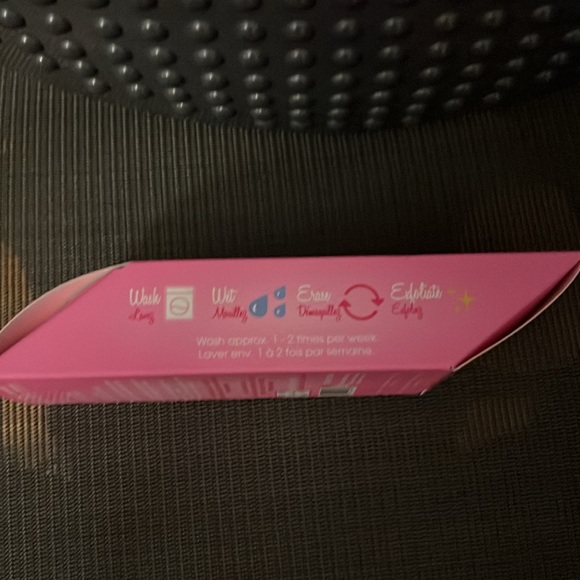 The Original Makeup Eraser - Makeup Remover Cloth - Picture 2 of 3